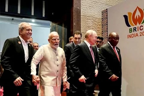 PM Modi Diplomacy | ಇರಾನ್ ಅಧ್ಯಕ್ಷರೊಂದಿಗೆ ಕೈ ಕೈ ಹಿಡಿದು ಪ್ರಧಾನಿ ಮೋದಿ ವಾಕ್