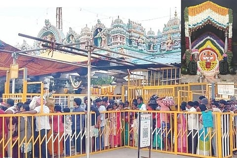 ಕಾರ ಹುಣ್ಣಿಮೆ ನಿಮಿತ್ತ ಭಕ್ತರು ಸರತಿ ಸಾಲಿನಲ್ಲಿ ನಿಂತು ಶ್ರಿ ಹುಲಿಗೆಮ್ಮ ದೇವಿ ದರ್ಶನ ಪಡೆದರು.