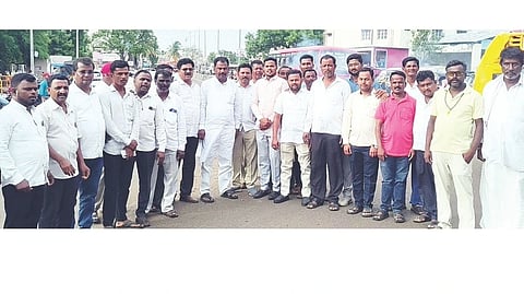 ಮುದಗಲ್ ಡಾ.ಬಿ.ಆರ್.ಅಂಬೇಡ್ಕರ್ ವೃತ್ತದಲ್ಲಿ ಕಾಂಗ್ರೆಸ್ ಕಾರ್ಯಕರ್ತರು ಪಟಾಕಿ ಸಿಡಿಸಿ, ಸಿಹಿ ಹಂಚಿ ಸಂಭ್ರಮಾಚರಣೆ ಮಾಡಿದರು. ಪ್ರಮುಖರಾದ ಬಾಬು ಕುರಿ, ಮಹಮ್ಮದ್ ಅಲಿ ಕೋರಿ, ಚಾಂದ್ ಪಾಷಾ, ಜಮೀರ್, ಫಿರೋಜ್, ರೋಷನ್, ರುದ್ರಪ್ಪ, ಮುಜಾಹಿದ್, ಸಂಗಪ್ಪ ಹಿರೇಮನಿ, ಉಮೇಶ್ ಆಸಿಹಾಳ, ಅಂಮರೇಷ ಇತರರಿದ್ದರು.