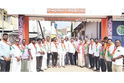 ಮಸ್ಕಿ ರಥ ಬೀದಿಯಲ್ಲಿರುವ ಮಲ್ಲಿಕಾರ್ಜುನ ದೇವರಿಗೆ ಬಿಜೆಪಿ ಕಾರ್ಯಕರ್ತರು ವಿಶೇಷ ಪೂಜೆ ಸಲ್ಲಿಸಿದರು. ಮಾಜಿ ಶಾಸಕ ಪ್ರತಾಪಗೌಡ ಪಾಟೀಲ, ಪ್ರಮುಖರಾದ ಡಾ.ಬಿ.ಎಚ್.ದಿವಟರ್, ಪಂಪಣ್ಣ ಗುಂಡಳ್ಳಿ, ದೊಡ್ಡಪ್ಪ ಬುಳ್ಳಾ, ಸುಗಣ್ಣ ಬಾಳೆಕಾಯಿ, ಜಿ.ವೆಂಕಟೇಶ, ಮಹಾಂತೇಶ ಪಾಟೀಲ ಗುಡದೂರು, ಯಮನಪ್ಪ ಬೋವಿ, ಭರತ ಶೇಠ್ ಇತರರು ಇದ್ದರು.