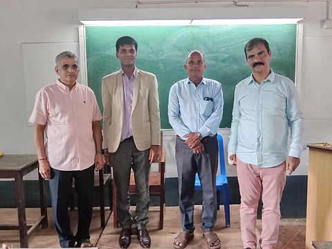 ಉಡುಪಿಯ ಕಟಪಾಡಿ ಎಸ್​ವಿಎಸ್​ ಪಿಯು ಕಾಲೇಜಿನಲ್ಲಿ ಪೋಕ್ಸೋ ಕಾಯಿದೆ ಕುರಿತು ನ್ಯಾ. ಎಂ.ಪುರುಷೋತ್ತಮ ವಿಶೇಷ ಉಪನ್ಯಾಸ ನೀಡಿದರು. ನಿತ್ಯಾನಂದ ಶೆಣೈ, ವೆಂಕರಮಣ ಭಟ್​, ಪ್ರೊ. ಡಾ.ದಯಾನಂದ್​ ಪೈ ಉಪಸ್ಥಿತರಿದ್ದರು.