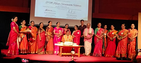 ಉಡುಪಿಯ ಗೀತಾ ಮಂದಿರದಲ್ಲಿ ಡಾ. ಉಷಾ ಹೆಬ್ಬಾರ್​ ಅವರಿಗೆ ಗುರು ವಂದನೆ ಸಲ್ಲಿಸಲಾಯಿತು. ನಾಗರಾಜ್​ ಆಚಾರ್ಯ, ಯಶೋದಾ ಆರ್​., ವಿದ್ಯಾ ರಾವ್​, ಭಾರತಿ, ಆಶಾ ರಾವ್​, ದಿವ್ಯಾ, ಕೌಶಿಕ್​ ಹೆಬ್ಬಾರ್​ ಇದ್ದರು.