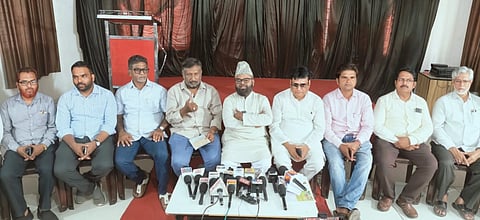 ವಿಜಯಪುರ ನಗರದಲ್ಲಿ ವಿವಿಧ ಪ್ರಗತಿಪರ ಸಂಘಟನೆಗಳ ಪ್ರಮುಖರು ಜಂಟಿಯಾಗಿ ಸುದ್ದಿಗೋಷ್ಠಿ ನಡೆಸಿದರು. ಮುಖಂಡರಾದ ಸೋಮನಾಥ ಕಳ್ಳಿಮನಿ, ಆರೀಫ್ ಮುಲ್ಲಾ, ಯೂಸೂಫ್ ಖಾಜಿ ಇತರರಿದ್ದಾರೆ.