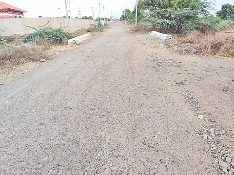 ಇಂಡಿ ತಾಲೂಕಿನ ಹಿರೇಮಸಳಿ ರಸ್ತೆ ಹಾಳಾಗಿರುವುದು.