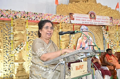 ವಿಜಯಪುರ ನಗರದ ಶಿವ ಚಿದಂಬರ ದೇವಾಲಯದಲ್ಲಿ ಶ್ರೀ ಶಿವಚಿದಂಬರ ಮಹಾಸ್ವಾಮಿಯ ಅಪ್ರಕಾಶಿತ ಲೀಲಾಗ್ರಂಥದ ಪಠಣದ 50 ನೇ ವರ್ಷದ ಸುವರ್ಣ ಮಹೋತ್ಸವ ಅಂಗವಾಗಿ ನಡೆದ ಮಹಿಳಾ ಗೋಷ್ಠಿಯ ಅಧ್ಯಕ್ಷತೆ ವಹಿಸಿ ಅದಮ್ಯ ಚೈತನ್ಯ ಸಂಸ್ಥೆಯ ಪ್ರಮುಖರಾದ ತೇಜಸ್ವಿನಿ ಅನಂತಕುಮಾರ ಮಾತನಾಡಿದರು.