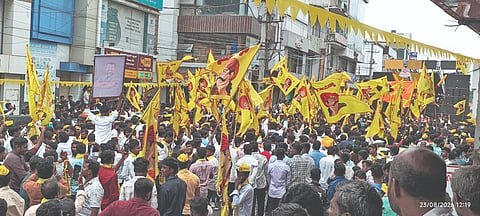 ವಿಜಯಪುರ ನಗರದಲ್ಲಿ ಕ್ರಾಂತಿವೀರ ಸಂಗೊಳ್ಳಿ ರಾಯಣ್ಣನವರ ಜಾತ್ರೆಯಂಗವಾಗಿ ಭವ್ಯ ಮೆರವಣಿಗೆ ನಡೆಯಿತು.