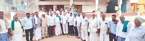ರಟ್ಟಿಹಳ್ಳಿ ಪಟ್ಟಣದಲ್ಲಿ ವಾಲ್ಮೀಕಿ (Valmiki )ನಾಯಕ ಸಮುದಾಯ ಭವನ ನಿರ್ಮಾಣಕ್ಕೆ ಅನುದಾನ ಒದಗಿಸಿಕೊಡಬೇಕೆಂದು ಶಾಸಕ ಯು.ಬಿ.ಬಣಕಾರ ಅವರಿಗೆ ಮನವಿ ಸಲ್ಲಿಸಲಾಯಿತು.