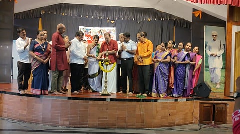 ಉಡುಪಿಯ ಅಂಬಲಪಾಡಿಯಲ್ಲಿ ಆಯೋಜಿಸಿದ್ದ ಜಿಲ್ಲಾ ವರ್ತಕರ ಸಂಘದ ಸಮಾವೇಶವನ್ನು ಡಾ. ನೀ.ಬಿ. ವಿಜಯ ಬಲ್ಲಾಳ್​ ಉದ್ಘಾಟಿಸಿದರು. ಡಾ. ಎಂ. ಉದಯಕುಮಾರ್​ ಸರಳತ್ತಾಯ, ಐರೋಡಿ ಸಹನಶೀಲ ಪೈ, ಅರುಣಕಲಾ ಎಸ್​. ರಾವ್​, ಪ್ರಭಾಕರ್​ ಪೂಜಾರಿ, ಬಾಲಕೃಷ್ಣ ಶೆಟ್ಟಿ. ಮಾಯಾ ಕಾಮತ್​,  ಸುರೇಶ್​ ಪೈ, ಕರುಣಾ ಪೈ, ಮಡಿ ವಿಶ್ವನಾಥ್​ ಖಾರ್ವಿ ಇತರರಿದ್ದರು.