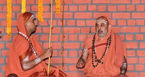 ಯಡತೊರೆ ಶ್ರೀ ಶಂಕರ ಭಾರತಿ ಸ್ವಾಮೀಜಿ ಮತ್ತು ಶ್ರೀ ಬ್ರಹ್ಮಾನಂದ ಸ್ವಾಮೀಜಿ ಕಾರ್ಯಕ್ರಮದ ವಿವರಣೆ ನೀಡಿದರು. 