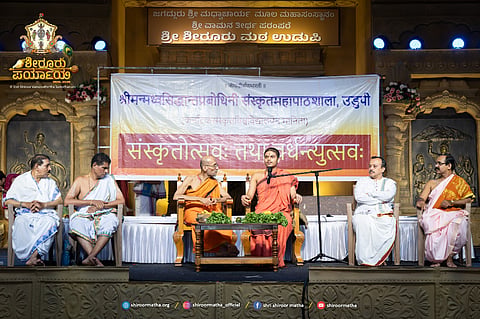 ಉಡುಪಿಯ ರಾಜಾಂಗಣದಲ್ಲಿ ನಡೆದ ಸಂಸ್ಕೃತೋತ್ಸವದಲ್ಲಿ ವೇದವರ್ಧನ ಶ್ರೀ ಆಶೀರ್ವಚನ ನೀಡಿದರು. ವಿದ್ಯಾಸಾಗರ ಶ್ರೀ, ಡಾ. ವಿನಯಚಂದ್ರ ಬನವತಿ, ಪ್ರೊ. ಡಿ.ಎಸ್​. ಅಮೃತೇಶ ಆಚಾರ್ಯ, ಗೋಪಾಲಕೃಷ್ಣ ಜೋಯಿಸ್​, ಚಂದ್ರಶೇಖರ್​ ಆಚಾರ್ಯ ಇದ್ದರು.