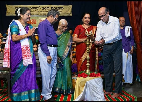 ಉಡುಪಿಯಲ್ಲಿ ಆಯೋಜಿಸಿದ್ದ 'ವೀಣಾ ಶರಧಿ' ಕಾರ್ಯಕ್ರಮವನ್ನು ಡಾ. ಪಿ.ಕೆ. ರಾಜಗೋಪಾಲ್​ ಉದ್ಘಾಟಿಸಿದರು. ಪೂರ್ಣಿಮಾ, ಡಾ. ಎಂ.ವಿಶ್ವನಾಥ್​ ಪೈ, ದೇವಕಿ.ಕೆ. ಭಟ್​, ಪವನಾ ಬಿ. ಆಚಾರ್​ ಇದ್ದರು.