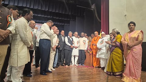 ಮುಂಬೈನಲ್ಲಿ ನಡೆದ ಅಭಾವೀಮ ಕಾರ್ಯಕ್ರಮದಲ್ಲಿ ಕಾಶೀ ಜಗದ್ಗುರುಗಳು, ಮಾಜಿ ಸಿಎಂಗಳಾದ ಸುಶೀಲ್‌ಕುಮಾರ್ ಶಿಂಧೆ, ಜಗದೀಶ್ ಶೆಟ್ಟರ್, ಈಶ್ವರ ಖಂಡ್ರೆ ಮತ್ತಿತರರು ಪಾಲ್ಗೊಂಡಿದ್ದರು. 