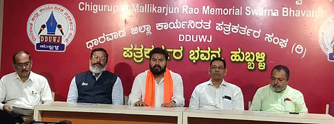 camp ಸುದ್ದಿಗೋಷ್ಠಿಯಲ್ಲಿ ವಿಷಯ ತಿಳಿಸಿದ ಕೆಎಲ್​ಇ ಆಸ್ಪತ್ರೆ ಮಾರ್ಕೆಟಿಂಗ್ ಅಧಿಕಾರಿ ರವಿ ಕುರಹಟ್ಟಿ.