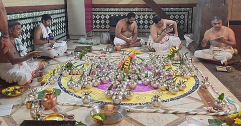 ಉಡುಪಿ ತೆಂಕಪೇಟೆಯಲ್ಲಿರುವ ಶ್ರೀಲಕ್ಷ್ಮೀ ವೆಂಕಟೇಶ ದೇವಸ್ಥಾನದಲ್ಲಿ ದೇವರ ಚಾತುರ್ಮಾಸ್ಯ ಸಂಪ್ರೋಕ್ಷಣೆ ನಿಮಿತ್ತ ಪಂಚಾಮೃತ ಅಭಿಷೇಕ ಹಾಗೂ ಪರ್ತಗಾಳಿ ಮಠದ ವಿದ್ಯಾಧಿರಾಜ ತೀರ್ಥ ಶ್ರೀಪಾದ ವಡೇರ ಅವರ ಪಂಚಮ ಪುಣ್ಯತಿಥಿ ನಡೆಯಿತು.