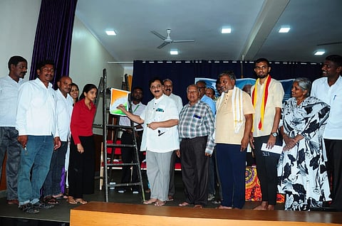ಮಂಡ್ಯದಲ್ಲಿ ಆಯೋಜಿಸಿದ್ದ ರಾಜ್ಯಮಟ್ಟದ ವಿಚಾರ ಮಂಥನ ಕಾರ್ಯಕ್ರಮ ಕರ್ನಾಟಕ ಗಾಂಧಿ ಸ್ಮಾರಕ ನಿಧಿ ಅಧ್ಯಕ್ಷ ನಾಡೋಜ ಡಾ.ವೂಡೇ ಪಿ.ಕೃಷ್ಣ  ಉದ್ಘಾಟಿಸಿದರು. 