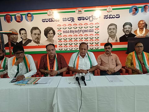 ಉಡುಪಿ ಜಿಲ್ಲಾ ಕಾಂಗ್ರೆಸ್​ ಭವನದಲ್ಲಿ ನಡೆದ ಸುದ್ದಿಗೋಷ್ಠಿಯಲ್ಲಿ ವಿನಯಕುಮಾರ್​ ಸೊರಕೆ. ಮಾತನಾಡಿದರು. ಹರೀಶ್​ ಕಿಣಿ ಅಲೆವೂರು, ಕಿಶನ್​ ಹೆಗ್ಡೆ ಕೊಳ್ಕೆಬೈಲು, ದಿನಕರ್​ ಶೆಟ್ಟಿ, ಡಾ. ಸುಬ್ರಹ್ಮಣ್ಯ ಭಟ್​, ಚಂದ್ರಿಕಾ ಶೆಟ್ಟಿ ಇತರರಿದ್ದರು.