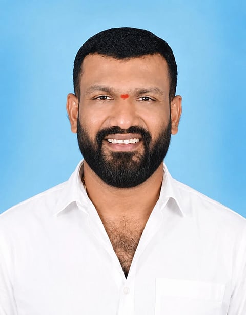 ಉಡುಪಿ ಜಿಲ್ಲಾ ವಾಲಿಬಾಲ್​ ಅಸೋಸಿಯೇಷನ್​ ಅಧ್ಯಕ್ಷರಾಗಿ ಆಯ್ಕೆಯಾದ ಯಶವಂತ್​ ಸುವರ್ಣ.