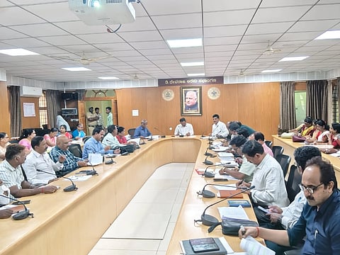  ಎಸ್‌ಎಸ್‌ಎಲ್‌ಸಿ ಮತ್ತು ಪಿಯುಸಿ ಫಲಿತಾಂಶ ಸುಧಾರಣೆಗೆ ನಗರದ ಜಿಲ್ಲಾ ಪಂಚಾಯಿತಿ ಸಭಾಂಗಣದಲ್ಲಿ ಮಂಗಳವಾರ ಜಿ.ಪಂ. ಸಿಇಒ ಎಸ್. ಯುಕೇಶ್ ಕುಮಾರ್ ಸಭೆ ನಡೆಸಿದರು.