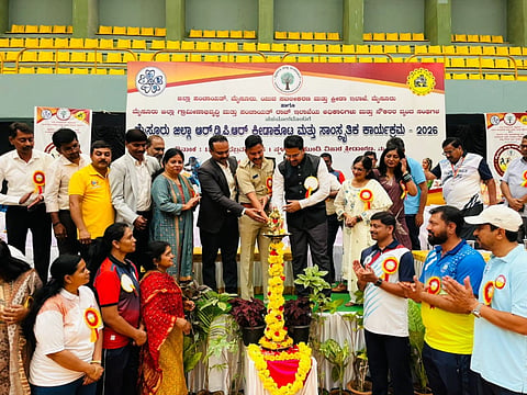  ಮೈಸೂರಿನ ಚಾಮುಂಡಿ ವಿಹಾರ ಕ್ರೀಡಾಂಗಣದಲ್ಲಿ ಗುರುವಾರ ಆಯೋಜಿಸಿದ್ದ ಮೈಸೂರು ಜಿಲ್ಲಾ ಆರ್‌ಡಿಪಿಆರ್ ಕ್ರೀಡಾಕೂಟ ಮತ್ತು ಸಾಂಸ್ಕೃತಿಕ ಕಾರ್ಯಕ್ರಮವನ್ನು ಜಿಲ್ಲಾ ಪಂಚಾಯಿತಿ ಮುಖ್ಯ ಕಾರ್ಯನಿರ್ವಹಣಾಧಿಕಾರಿ ಎಸ್.ಯುಕೇಶ್ ಕುಮಾರ್ ಉದ್ಘಾಟಿಸಿದರು. ಮಲ್ಲಿಕಾರ್ಜುನ ಬಾಲದಂಡಿ, ಶೇಖ್ ತನ್ವೀರ್ ಆಸೀಫ್, ಬಿ.ಎಂ.ಸವಿತಾ, ಭೀಮಪ್ಪ ಕೆ.ಲಾಳಿ, ಕೆ.ರುಕ್ಮಾಂಗದ ಹಾಗೂ ಇತರರು ಇದ್ದರು.