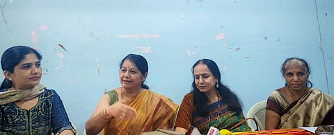 ಸುದ್ದಿಗೋಷ್ಠಿಯಲ್ಲಿ ಪ್ರಿಯಾ ಪುರಾಣಿಕ ಮಾತನಾಡಿದರು. 