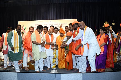 ವೀರಶೈವ ಮಹಾಸಭಾದ ಪದಾಧಿಕಾರಿಗಳು, ಸಮುದಾಯದ ಮುಖಂಡರು,‌ ಪದಾಧಿಕಾರಿಗಳು, ಸಾರ್ವಜನಿಕರು ಉಪಸ್ಥಿತರಿದ್ದರು.