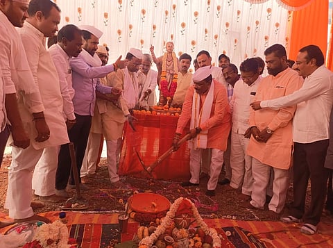 ಪ್ರಮುಖರಾದ  ವಿಜಯಕುಮಾರ್ ಪಾಟೀಲ ಹಂಗರಗಾ, ಗುರುಲಿಂಗಪ್ಪಗೌಡ ಪಾಟೀಲ ಆಂದೋಲಾ, ನೀಲಕಂಠ ಸಾಹು ಆವಂಟಿ ಮೊದಲಾದವರು ಇದ್ದರು