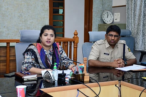 ಸಭೆಯಲ್ಲಿ ಜಿಲ್ಲಾ ಪೊಲೀಸ್ ವರಿಷ್ಠಾಧಿಕಾರಿ  ಅಡ್ಡೂರು ಶ್ರೀನಿವಾಸಲು, ಜಿಲ್ಲಾ ಪಂಚಾಯತ್ ಮುಖ್ಯ ಯೋಜನಾ ಅಧಿಕಾರಿ ಎಸ್. ಎಸ್. ಮಠಪತಿ, ಕೃಷಿ ಇಲಾಖೆಯ ಜಂಟಿ ನಿರ್ದೇಶಕ ಸಮರ ಪಟೇಲ್, ಡಿ.ಯು.ಡಿ.ಸಿ ಜಿಲ್ಲಾ ಯೋಜನಾ ನಿರ್ದೇಶಕ ಮೂನಾವರ್ ದೌಲಾ ಸೇರಿದಂತೆ ಜಿಲ್ಲಾ ಮಟ್ಟದ ಅಧಿಕಾರಿಗಳು ಮತ್ತು ತಾಲೂಕು ಮಟ್ಟದ ಅಧಿಕಾರಿಗಳು, ಪೊಲೀಸ್ ಅಧಿಕಾರಿಗಳು ವಿವಿಧ ಇಲಾಖೆ ಮತ್ತು ನಿಗಮಗಳ ಅಧಿಕಾರಿಗಳು ಇದ್ದರು.