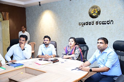 ಸಭೆಯಲ್ಲಿ ಜಿಲ್ಲಾ ಪಂಚಾಯತ್ ಮುಖ್ಯ ಕಾರ್ಯನಿರ್ವಹಣಾಧಿಕಾರಿ ಭಂವರ್ ಸಿಂಗ್ ಮೀನಾ, ಕಲಬುರಗಿ ಮಹಾನಗರ ಪಾಲಿಕೆ ಆಯುಕ್ತರಾದ ಅವಿನಾಶ್ ಶಿಂಧೆ, ಅಪರ ಜಿಲ್ಲಾಧಿಕಾರಿ ರಾಯಪ್ಪ ಹುಣಸಗಿ ಸೇರಿದಂತೆ ಜಿಲ್ಲಾ ಮಟ್ಟದ ಅಧಿಕಾರಿಗಳು ಮತ್ತು ಜಿಲ್ಲೆಯ ವಿವಿಧ ತಾಲ್ಲೂಕುಗಳ ತಹಸೀಲ್ದಾರರು ಉಪಸ್ಥಿತರಿದ್ದರು.