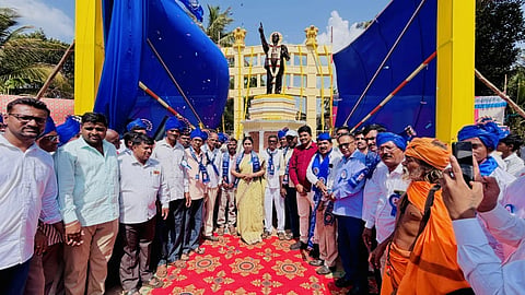 ಬೆಳವಟ್ಟಿ ಗ್ರಾಮದಲ್ಲಿ ಡಾ.ಬಿ.ಆರ್.ಅಂಬೇಡ್ಕರ್ ಅವರ ನೂತ‌ನ ಮೂರ್ತಿಯನ್ನು ಸಚಿವೆ ಲಕ್ಷ್ಮೀ ಹೆಬ್ಬಾಳಕರ್ ಅನಾವರಣಗೊಳಿಸಿದರು.