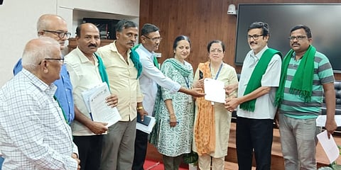 ರಾಜ್ಯ ಕಬ್ಬು ಬೆಳೆಗಾರರ ಸಂಘದ ಅಧ್ಯಕ್ಷ ಕುರುಬೂರು ಶಾಂತಕುಮಾರ್ 