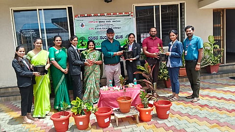 ಪಾಂಡವಪುರ ತಾಲೂಕಿನ ಚಿನಕುರಳಿ ಗ್ರಾಮದ ಎಸ್‌ಟಿಜಿ ಶಿಕ್ಷಣ ಸಂಸ್ಥೆಯಲ್ಲಿ ವಿಶ್ವ ಪರಿಸರ ದಿನ ಆಚರಿಸಲಾಯಿತು. ಪ್ರಾಂಶುಪಾಲ ಡಾ.ನಿಶಾಂತ್ ಎ ನಾಯ್ಡು, ಇಕೋ ಕ್ಲಬ್‌ನ ಸಂಯೋಜಕರಾದ ಐಶ್ವರ್ಯಾ ಇತರರು ಇದ್ದರು.