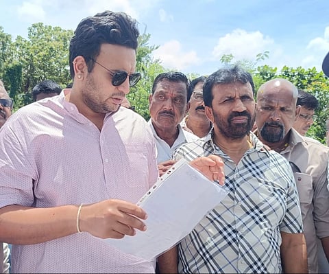 ಮೈಸೂರು ನಗರದ ತಿಪ್ಪಯ್ಯ ಕೆರೆಗೆ ಸಂಸದ ಯದುವೀರ್ ಕೃಷ್ಣದತ್ತ ಚಾಮರಾಜ ಒಡೆಯರ್ ಭಾನುವಾರ ಭೇಟಿ ನೀಡಿ ಪರಿಶೀಲನೆ ನಡೆಸಿದರು