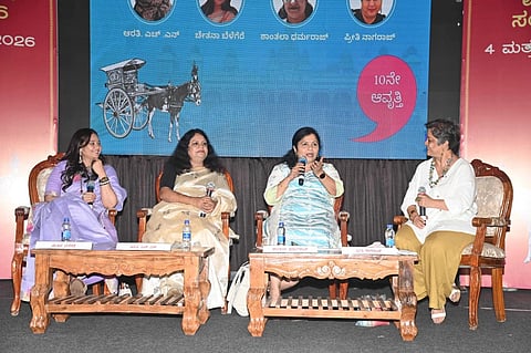 ಗೋಷ್ಠಿಯಲ್ಲಿ ಚೇತನಾ ಬೆಳೆಗೆರೆ, ಎಚ್.ಎನ್.ಆರತಿ, ಶಾಂತಲಾ ಧರ್ಮರಾಜ್ ಅವರೊಂದಿಗೆ ಪ್ರೀತಿ ನಾಗರಾಜ್ ಸಂವಾದ ನಡೆಸಿದರು.