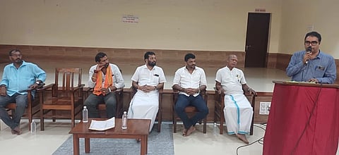 ಭಕ್ತರ ಸಭೆಯಲ್ಲಿ ವೈದ್ಯ ಡಾ.ಸುರೇಶ್ ಪುತ್ತೂರಾಯ ಮಾತನಾಡಿದರು. ಚಿನ್ಮಯ ರೈ, ಮಣಿಕಂಠ, ಅರುಣ್ ಕುಮಾರ್ ಪುತ್ತಿಲ ಮತ್ತಿತರರು ಉಪಸ್ಥಿತರಿದ್ದರು.