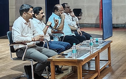 ಕುಮಾರ ಗಂಧರ್ವ ರಂಗಮಂದಿರದಲ್ಲಿ ತರಬೇತಿ ಕಾರ್ಯಕ್ರಮದಲ್ಲಿ ಉದಯಕುಮಾರ್ ಟಿ.ಬಿ. ಮಾತನಾಡಿದರು.