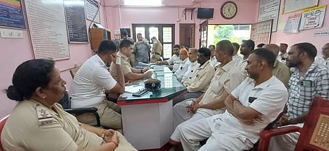 ನಗರ ಪೊಲೀಸ್ ಠಾಣೆಯಲ್ಲಿ ಈದ್ ಮಿಲಾದ್ ಪ್ರಯುಕ್ತ ನಡೆದ ಶಾಂತಿ ಸಭೆಯಲ್ಲಿ ಪೊಲೀಸ್ ನಿರೀಕ್ಷಕ ಜಾನ್ಸನ್ ಡಿಸೋಜ ಮಾತನಾಡಿದರು. ಉಪ ನಿರೀಕ್ಷಕರಾದ ಸೇಸಮ್ಮ, ಸುಹಾಸ್ ಉಪಸ್ಥಿತರಿದ್ದರು.
