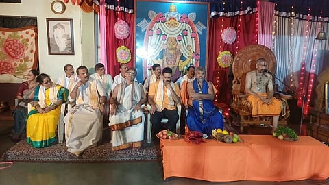 ಮಾಣಿಲ ಶ್ರೀಧಾಮ ಶ್ರೀ ದುರ್ಗಾಮಹಾಲಕ್ಷ್ಮೀ ಕ್ಷೇತ್ರದಲ್ಲಿ ನಡೆದ ಸಾಮೂಹಿಕ ಲಕ್ಷ್ಮೀ ಪೂಜೆಯಲ್ಲಿ ಬಾಲಭೋಜನ ಸಮಾಪ್ತಿ ಕಾರ್ಯಕ್ರಮದಲ್ಲಿ ಮಾಣಿಲ ಶ್ರೀ ಮೋಹನದಾಸ ಪರಮಹಂಸ ಸ್ವಾಮೀಜಿ ಆಶೀರ್ವಚನ ನೀಡಿದರು. ಸಾಧ್ವೀ ಸತ್ಯಾಮೃತ ನಂದಿನಿ, ಅರ್ಚಕ ಕಮಲಾದೇವಿಪ್ರಸಾದ ಆಸ್ರಣ್ಣ, ಹರಿನಾರಾಯಣ ಮಯ್ಯ ಇತರರು ಇದ್ದರು.