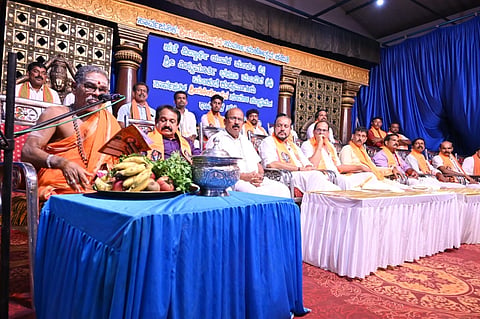 ಸುವರ್ಣ ಮಹೋತ್ಸವ ಸಂಭ್ರಮದ ಧಾರ್ಮಿಕ ಸಭೆಯಲ್ಲಿ ಕಣಿಯೂರು ಶ್ರೀ ಮಹಾಬಲೇಶ್ವರ ಸರಸ್ವತಿ ಸ್ವಾಮೀಜಿ ಆಶೀರ್ವಚನ ನೀಡಿದರು. ಹೈಕೋರ್ಟ್ ವಕೀಲ ಡಾ.ಅರುಣಶ್ಯಾಮ್, ಮಂಕುಡೆ ಶ್ರೀನಿವಾಸ ಆಚಾರ್ ಮೊದಲಾದವರಿದ್ದರು.