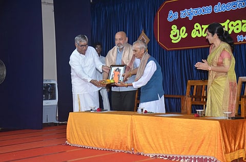 ಉಚ್ಚ ನ್ಯಾಯಾಲಯದ ಹಿರಿಯ ವಕೀಲ ಉದಯ ಪ್ರಕಾಶ್ ಮುಳಿಯ ಅವರನ್ನು ಗೌರವಿಸಲಾಯಿತು. ಪ್ರಮುಖರಾದ ಡಾ.ವಿಜಯಸರಸ್ವತಿ, ಚಂದ್ರಶೇಖರ ಭಟ್ ಎಸ್., ಕೆ.ಎಸ್.ಕೃಷ್ಣ ಭಟ್ ಮೊದಲಾದವರು ಉಪಸ್ಥಿತರಿದ್ದರು.