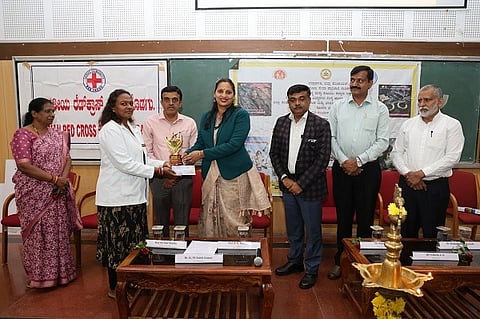 ಕಾರ್ಯಕ್ರಮದಲ್ಲಿ ವಿವಿಧ ಸ್ಪರ್ಧೆಯಲ್ಲಿ ವಿಜೇತರಾದವರಿಗೆ ಬಹುಮಾನ ವಿತರಣೆ ಮಾಡಲಾಯಿತು. ಶುಭ, ಡಾ.ಲೋಕೇಶ್, .ಸತೀಶ್‌ಕುಮಾರ್ ಇತರರಿದ್ದರು.