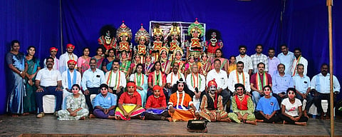 ಉಡುಪಿ ಜಿಲ್ಲೆಯ ವಿವಿಧೆಡೆ 37 ದಿನಗಳ ಕಾಲ ನಡೆದ 'ಕಿಶೋರ ಯಕ್ಷಗಾನ ಸಂಭ್ರಮ&2025' ಅಭಿಯಾನ ಚಿತ್ತೂರು ಸರ್ಕಾರಿ ಪ್ರೌಢಶಾಲಾ ಆವರಣದಲ್ಲಿ ಸಂಪನ್ನಗೊಂಡಿತು. ರಾಘವ ಶೆಟ್ಟಿ ಬೇಳೂರು, ಎಂ.ಗಂಗಾಧರ್​ ರಾವ್​, ಮುರಳಿ ಕಡೆಕಾರ್​, ಡಾ. ರತನ್​ಕುಮಾರ್​ ಶೆಟ್ಟಿ, ಡಾ. ರಾಜೇಶ್​ ಬಾಯರಿ, ಸುಗುಣಾ, ಆಶಾ ಆಚಾರ್ಯ, ಕರುಣಾಕರ್​ ಶೆಟ್ಟಿ, ನಾರಾಯಣ ಹೆಗಡೆ ಹಾಗೂ ವಿದ್ಯಾರ್ಥಿಗಳಿದ್ದರು.