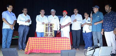 ಬೀದರ್‍ನ ರಂಗಮಂದಿರದಲ್ಲಿ ಆಯೋಜಿಸಿದ್ದ ಶನೀಶ್ವರ ಮಹಾತ್ಮೆ ಯಕ್ಷಗಾನ ಪ್ರದರ್ಶನವನ್ನು ಕನ್ನಡ ಸಾಹಿತ್ಯ ಪರಿಷತ್ ಜಿಲ್ಲಾ ಘಟಕದ ಮಾಜಿ ಅಧ್ಯಕ್ಷ ಪ್ರೊ. ಸಿದ್ರಾಮಪ್ಪ ಮಾಸಿಮಾಡೆ ಉದ್ಘಾಟಿಸಿದರು.