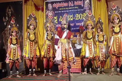 ಸೋಮಿನಕೊಪ್ಪದ ಶ್ರೀ ಪಂಚಮುಖಿ ಆಂಜನೇಯ ಮತ್ತು ಬನಶಂಕರಿ ಅಮ್ಮನವರ ದೇವಸ್ಥಾನಲ್ಲಿ ಮಕ್ಕಳಿಂದ ದ್ರುಪದ ಗರ್ವಭಂಗ ಮತ್ತು ಗುರುದಕ್ಷಿಣೆ ಯಕ್ಷಗಾನ ಪ್ರಸಂಗ ಪ್ರದರ್ಶನಗೊಂಡಿತು.