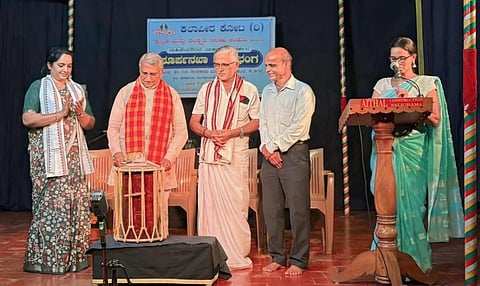 ಉಡುಪಿಯ ಬ್ರಹ್ಮಾವರದಲ್ಲಿ ಮಹಿಳಾ ಯಕ್ಷಗಾನ ಪ್ರದರ್ಶನದ ಸಭಾ ಕಾರ್ಯಕ್ರಮವನ್ನು ಡಾ.ತಲ್ಲೂರು ಶಿವರಾಂ ಶೆಟ್ಟಿ ಉದ್ಘಾಟಿಸಿದರು. ಪೂರ್ಣಿಮಾ, ರಾಮಚಂದ್ರ ಐತಾಳ್​ ಗುಂಡ್ಮಿ, ಕೆ.ನರಸಿಂಹ ತುಂಗ ಇದ್ದರು.