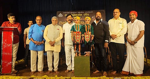 ಉಡುಪಿಯ ಡಾ.ತಲ್ಲೂರು ಶಿವರಾಮ ಶೆಟ್ಟಿ ಅವರು ಪುಟ್ಟ ಬಾಲಕರ ಕಾಲಿಗೆ ಯಕ್ಷಗೆಜ್ಜೆ ಕಟ್ಟಿ ಕಾರ್ಯಕ್ರಮ ಉದ್ಘಾಟಿಸಿದರು. ಅರಗ ಜ್ಞಾನೇಂದ್ರ, ರತ್ನಾಕರ್​ ಶೆಟ್ಟಿ, ಎಂ.ಕೆ. ರಮೇಶ್​ ಆಚಾರ್ಯ, ಸಂದೇಶ್​ ಜವಳಿ, ಶೈಲೇಶ್​ ತೀರ್ಥಹಳ್ಳಿ ಇತರರಿದ್ದರು.