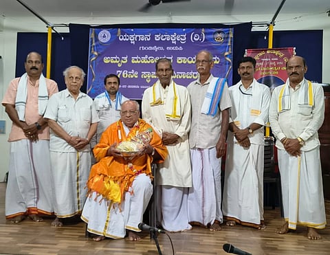 ಉಡುಪಿಯ ಗುಂಡಿಬೈಲಿನಲ್ಲಿ ಯಕ್ಷಗಾನ ಕಲಾಕ್ಷೇತ್ರದ ಸಂಸ್ಥಾಪನಾ ದಿನದ ನಿಮಿತ್ತ ಭೋಜಪ್ಪ ಸಾಲ್ಯಾನ್​ ಅವರನ್ನು ಸನ್ಮಾನಿಸಲಾಯಿತು. ಬನ್ನಂಜೆ ಬಾಬು ಅಮೀನ್​, ಯು.ವಿಶ್ವನಾಥ್​ ಶೆಣೈ, ಕೇಶವಮೂರ್ತಿ ಬೆಲ್ಪತ್ರೆ, ನಿಟ್ಟೂರು ಮಹಾಬಲ್​ ಶೆಟ್ಟಿ, ಜಿ.ಬಾಬು ಗೌಡ, ಅಣ್ಣಯ್ಯ ಪಾಲನ್​, ಶಿವ ಪಾಲನ್​, ಸುವರ್ಣ ಬನ್ನಂಜೆ, ನಾಗರಾಜ್​ ಉಪಾಧ್ಯ ಮಾರ್ಪಳ್ಳಿ ಇದ್ದರು.