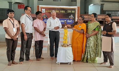 ಉಡುಪಿ ಎಂಜಿಎಂ ಕಾಲೇಜ್​ನಲ್ಲಿ ಯಕ್ಷಗಾನ ಸರ್ಟಿಫಿಕೇಟ್​ ಕೋರ್ಸ್​ಅನ್ನು ಪ್ರೊ. ಡಾ. ಗಾಯತ್ರಿ ಪೈ ಉದ್ಘಾಟಿಸಿದರು. ಡಾ. ಬಿ. ಜಗದೀಶ್​ ಶೆಟ್ಟಿ, ಕೃಷ್ಣಮೂರ್ತಿ ಭಟ್​ ಬಗ್ವಾಡಿ, ಪ್ರೊ. ಶೈಲಜಾ, ರಾಘವೇಂದ್ರ ತುಂಗ ಕೆ., ಶ್ರೀಧರ್​ ರಾವ್​ ಇದ್ದರು.