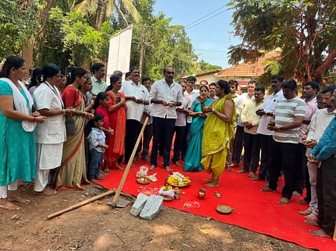 ಅಂಗನವಾಡಿ ಕೇಂದ್ರ ಕಾಮಗಾರಿಗೆ ಯಶ್​ಪಾಲ್​ ಸುವರ್ಣ ಶಿಲಾನ್ಯಾಸ ನೆರವೇರಿಸಿದರು. ದಿನಕರ್​ ಹೇರೂರು, ರಮೇಶ್​ ಕಾಂಚನ್​, ಅಶೋಕ್​ ನಾಯ್ಕ್​, ಕಲ್ಪನಾ ಸುಧಾಮ, ಹರೀಶ್​ ರಾಮ್​, ಸವಿತಾ ಹರೀಶ್​ ರಾಮ್​, ದಿನೇಶ್​ ಅಮೀನ್​, ಜಗದೀಶ್​ ಆಚಾರ್ಯ ಇತರರಿದ್ದರು.