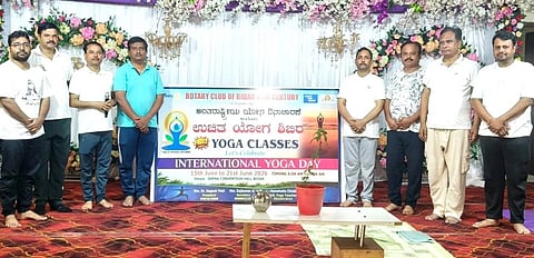 ಬೀದರ್‍ನ ಸಪ್ನಾ ಕನ್ವೆನ್ಶನ್ ಹಾಲ್‍ನಲ್ಲಿ ಹಮ್ಮಿಕೊಳ್ಳಲಾದ ಉಚಿತ ಯೋಗ ಶಿಬಿರವನ್ನು ರೋಟರಿ ಕಲ್ಯಾಣ ಝೋನ್ ಸಹಾಯಕ ಗವರ್ನರ್ ಹಾವಶೆಟ್ಟಿ ಪಾಟೀಲ ಉದ್ಘಾಟಿಸಿದರು