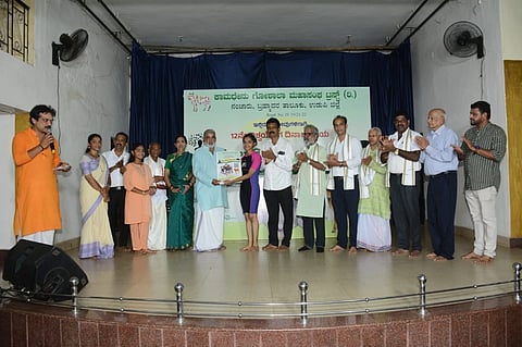 ನಂಚಾರು ಕಾಮಧೇನು ಗೋಶಾಲಾ ಮಹಾಸಂಘ ಟ್ರಸ್ಟ್​ನ ರಾಜೇಂದ್ರ ಚಕ್ಕೇರಾ ಅವರಿಗೆ ತನುಶ್ರೀ ಪಿತ್ರೋಡಿ 1.5 ಲಕ್ಷ ರೂ. ಧನಸಹಾಯ ನೀಡಿದರು. ಹರಿನಾರಾಯಣ ಭಂಡಿ, ಜಗದೀಶ್​ ಕುಮಾರ್​, ಯೋಗೀಶ್​ ಕೋಟ್ಯಾನ್​, ಜಿತೇಂದ್ರ ಶೆಟ್ಟಿ, ಬಾಲಕೃಷ್ಣ ಶೆಟ್ಟಿ, ನಾಗೇಶ್​ ಕುಮಾರ್​ ಉದ್ಯಾವರ, ಸಿಸ್ಟರ್​ ಮಯೋಲಾ, ಉದಯ್​ ಪಿತ್ರೋಡಿ, ಸಂಧ್ಯಾ ಪಿತ್ರೋಡಿ, ರೀತುಶ್ರೀ ಇತರರಿದ್ದರು.